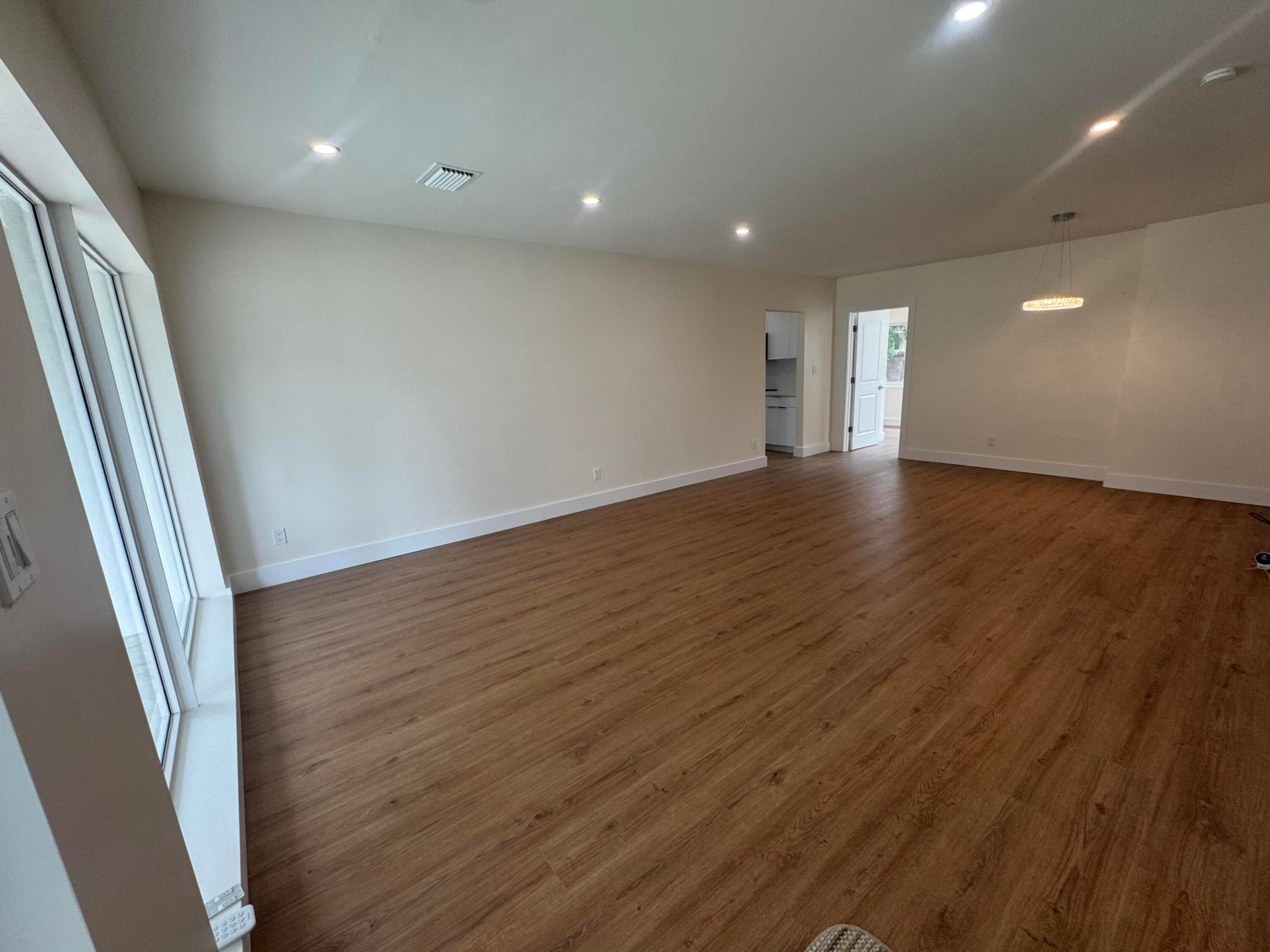 725 NE 160th Terrace