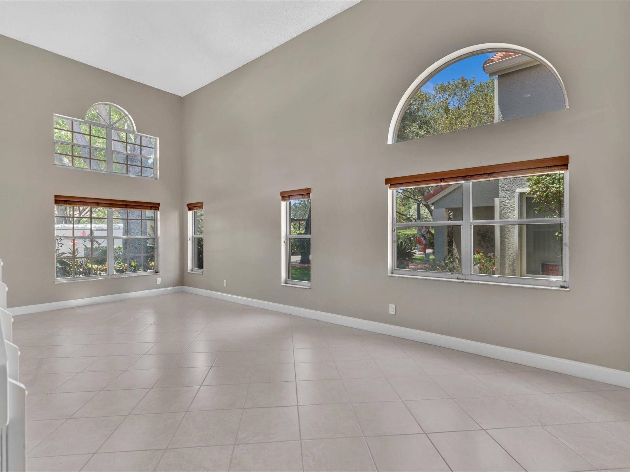 9240 Oak Grove Cir