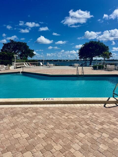 PALM BEACH HOUSE CONDO - Residential