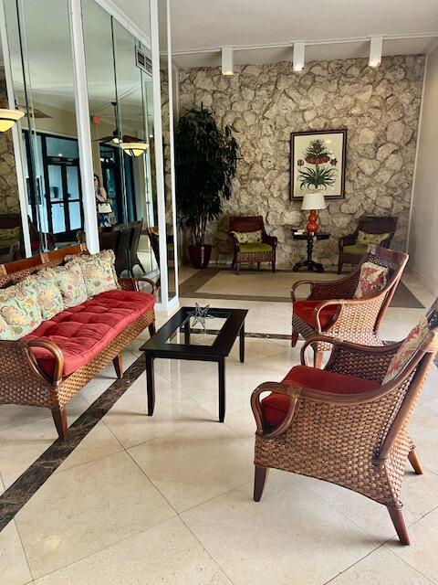 PALM BEACH HOUSE CONDO - Residential