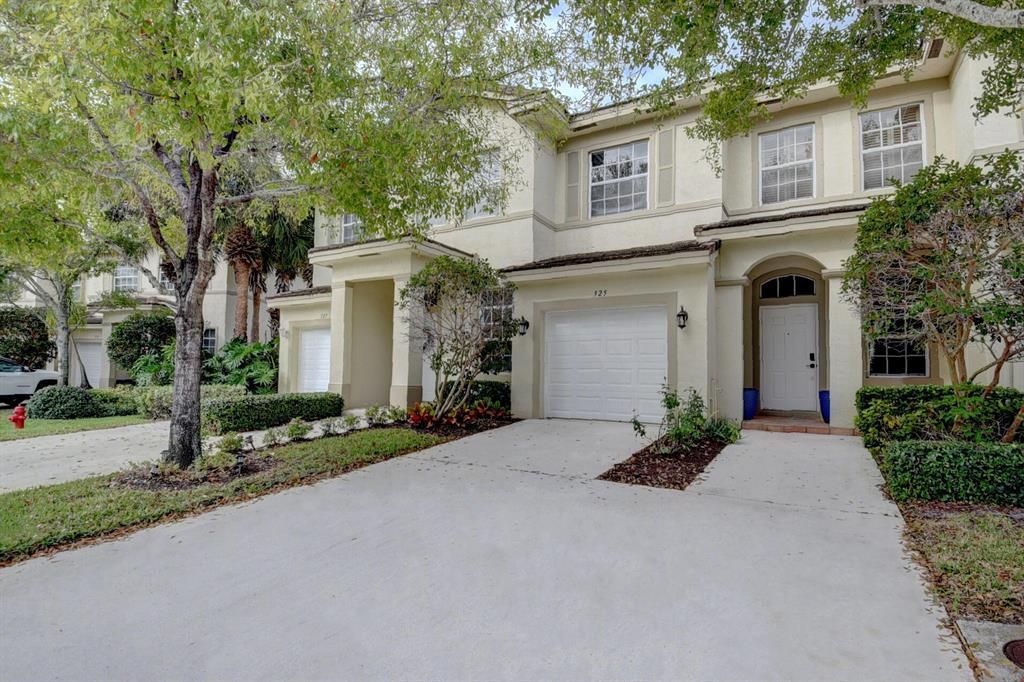 Photo of 325 Spruce Street, Boynton Beach, FL 33426 (MLS # R10761712)