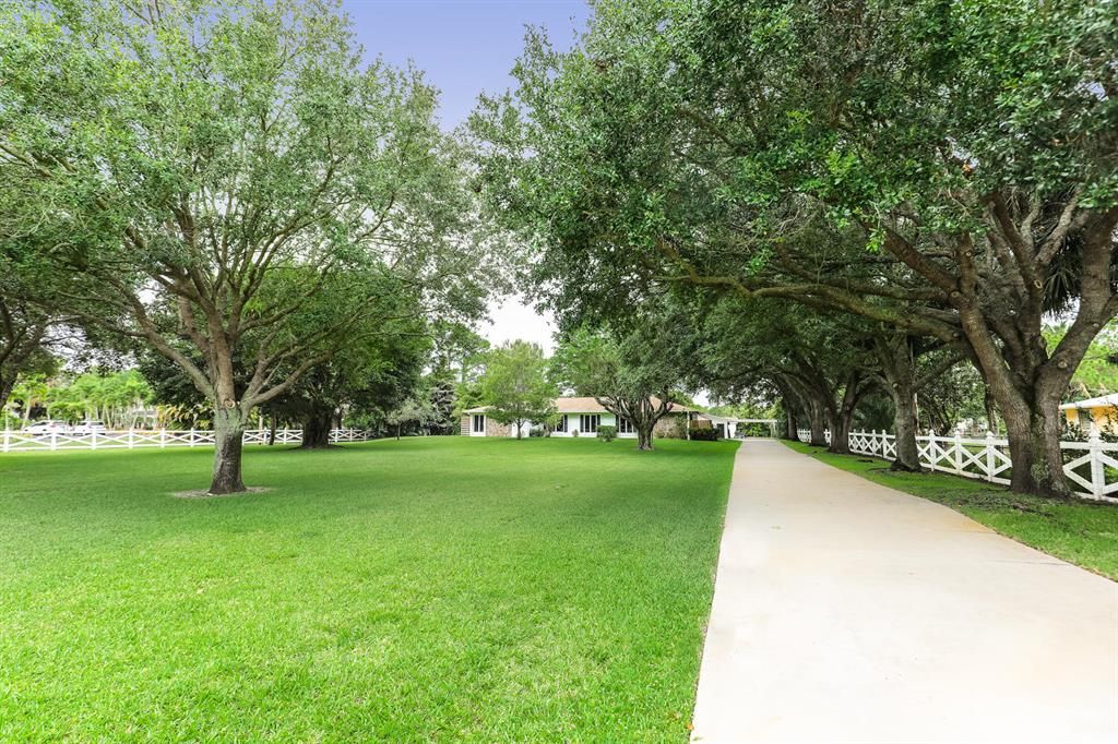 Photo of 8265 S Virginia Avenue, Palm Beach Gardens, FL 33418 (MLS # R10731319)