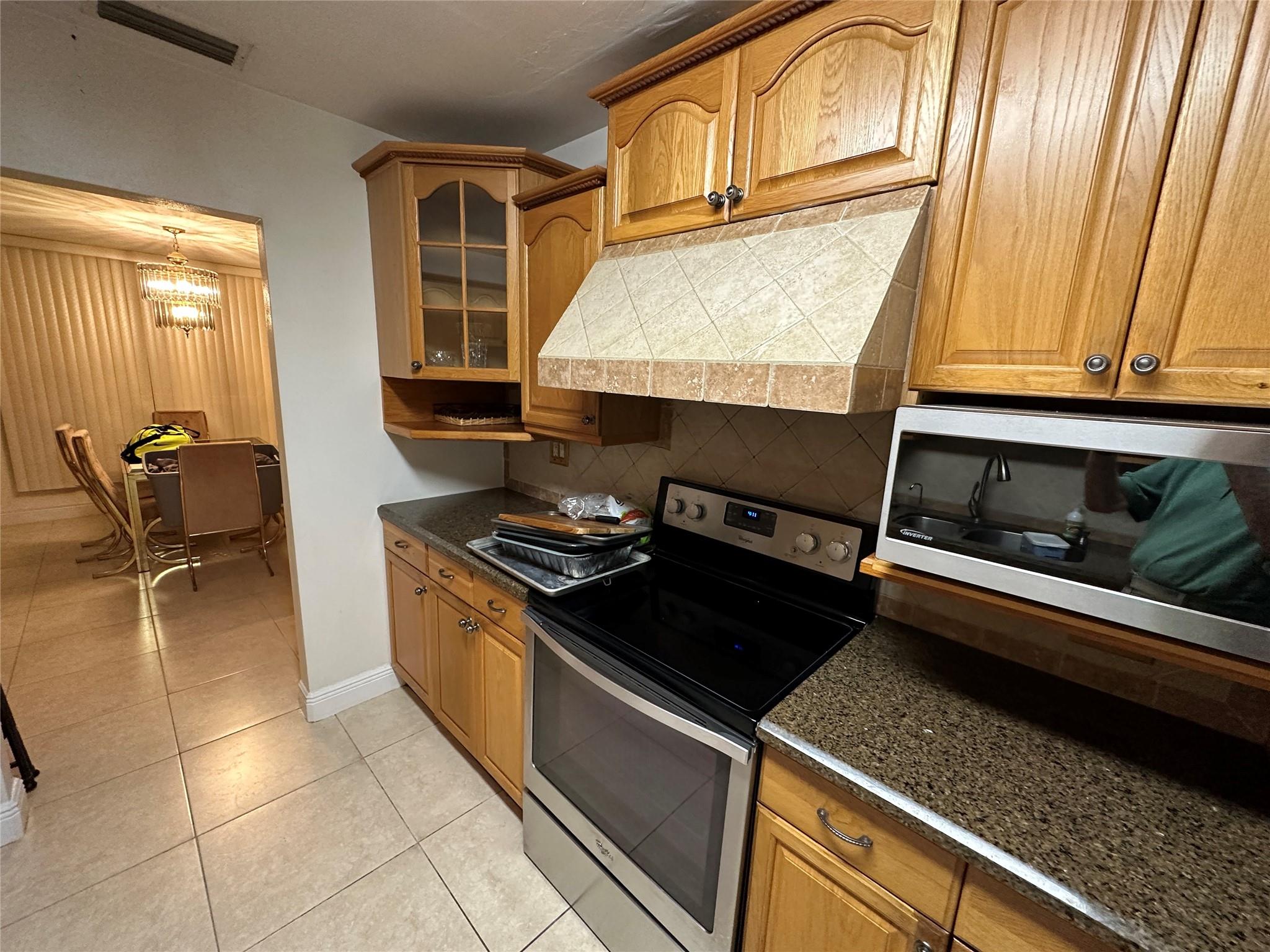 MIAMI LAKES LOCH NESS SEC - Residential