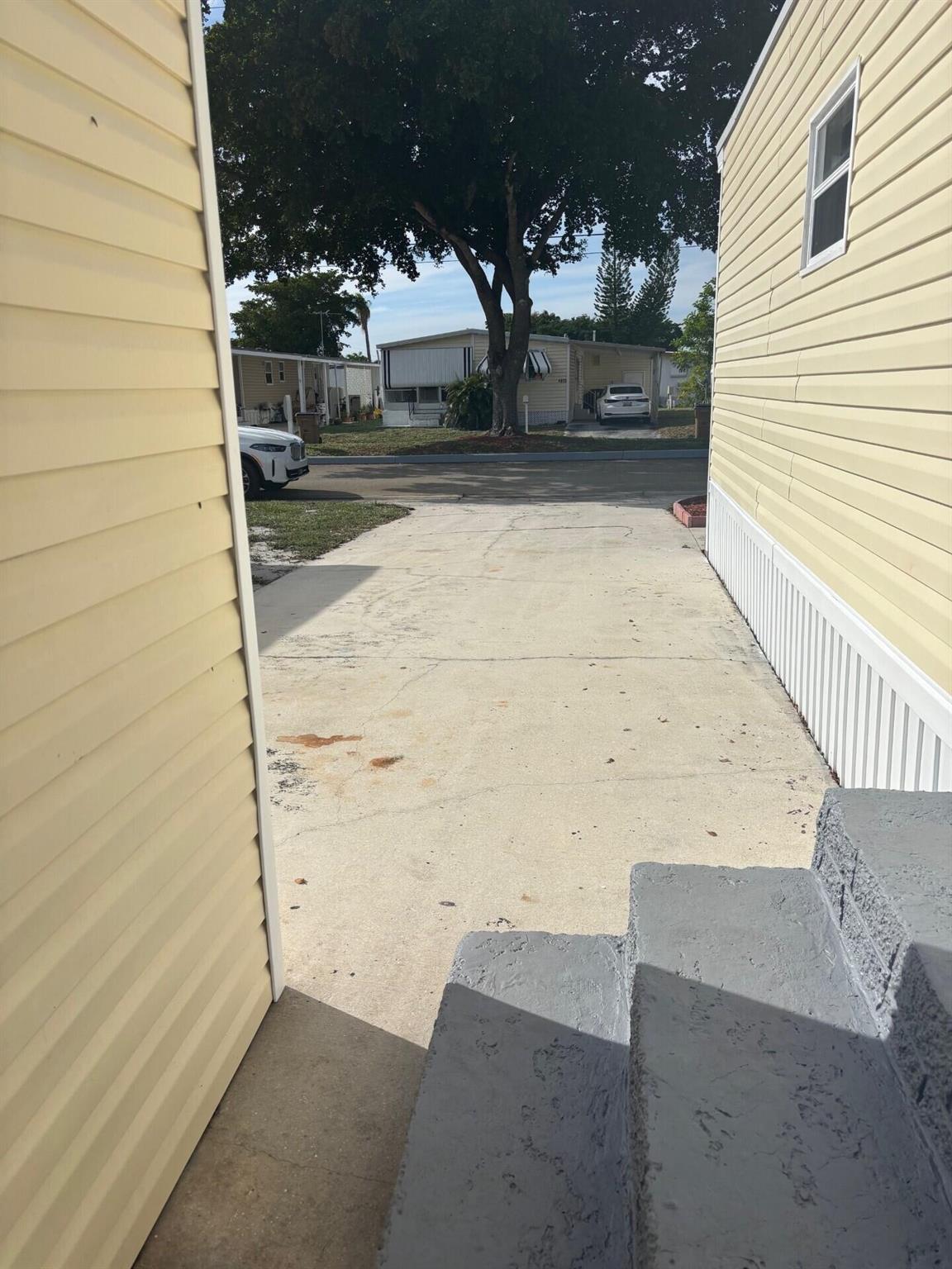 COUNTRY KNOLLS - Residential