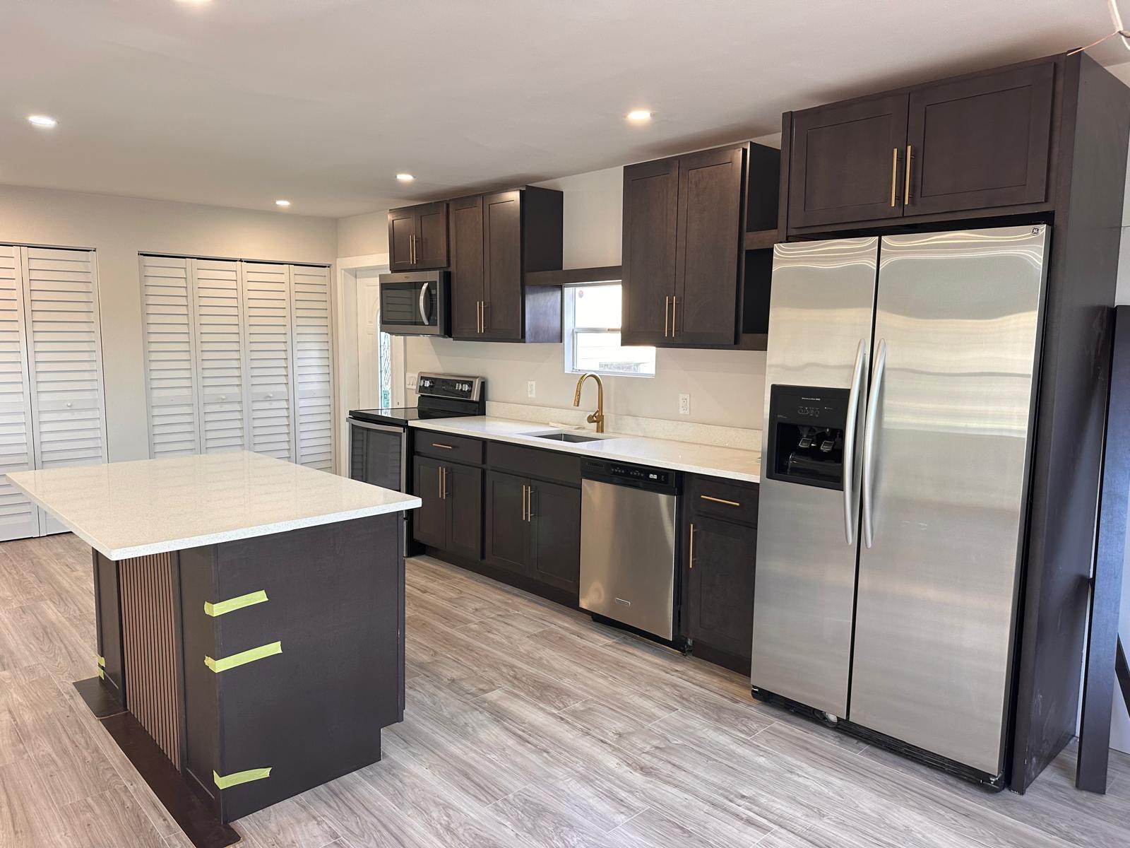 COUNTRY KNOLLS - Residential