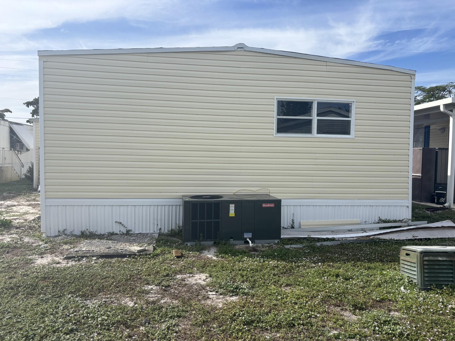 COUNTRY KNOLLS - Residential