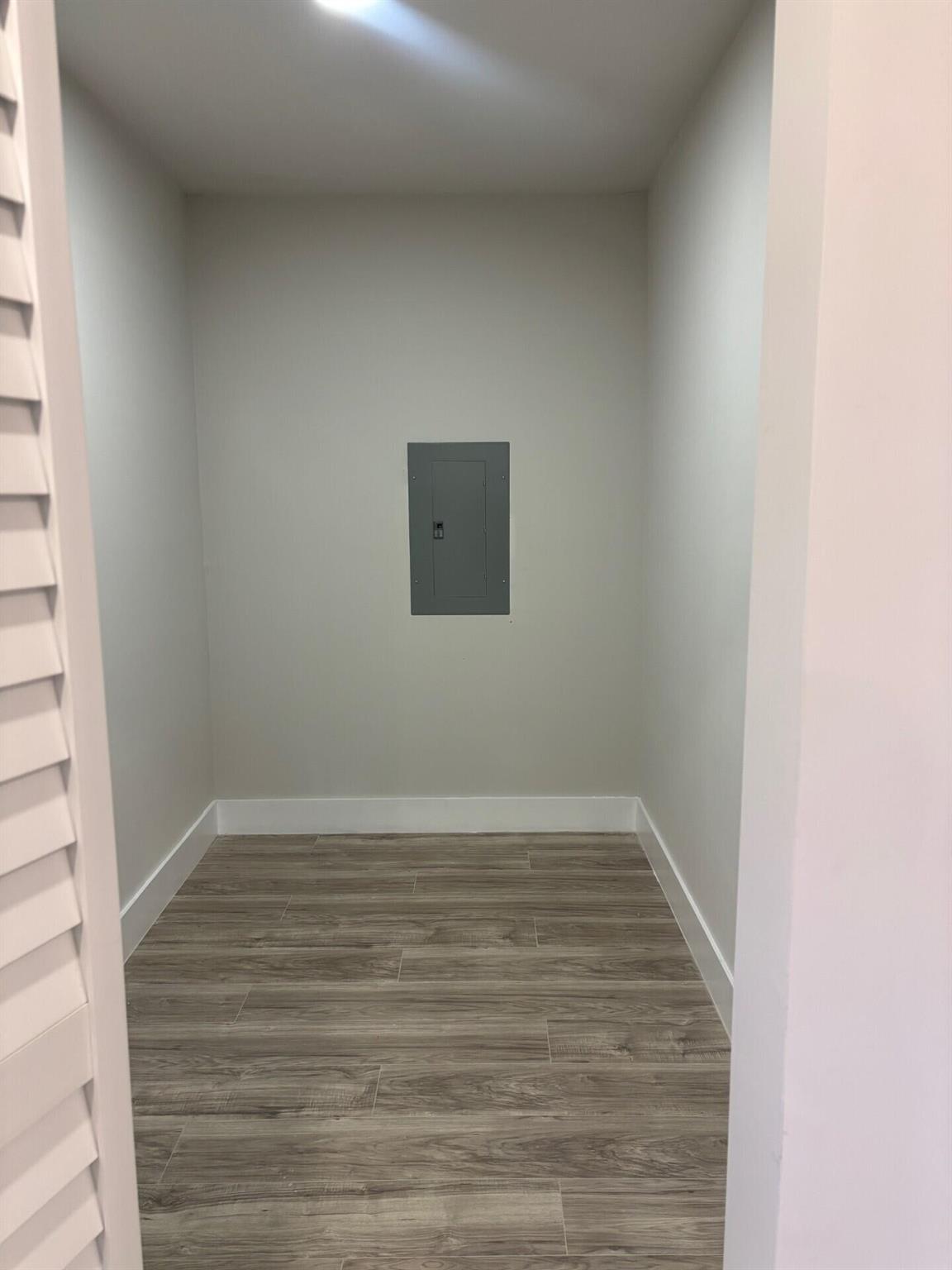 COUNTRY KNOLLS - Residential