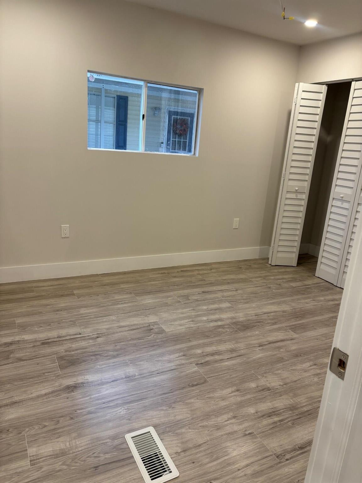 COUNTRY KNOLLS - Residential