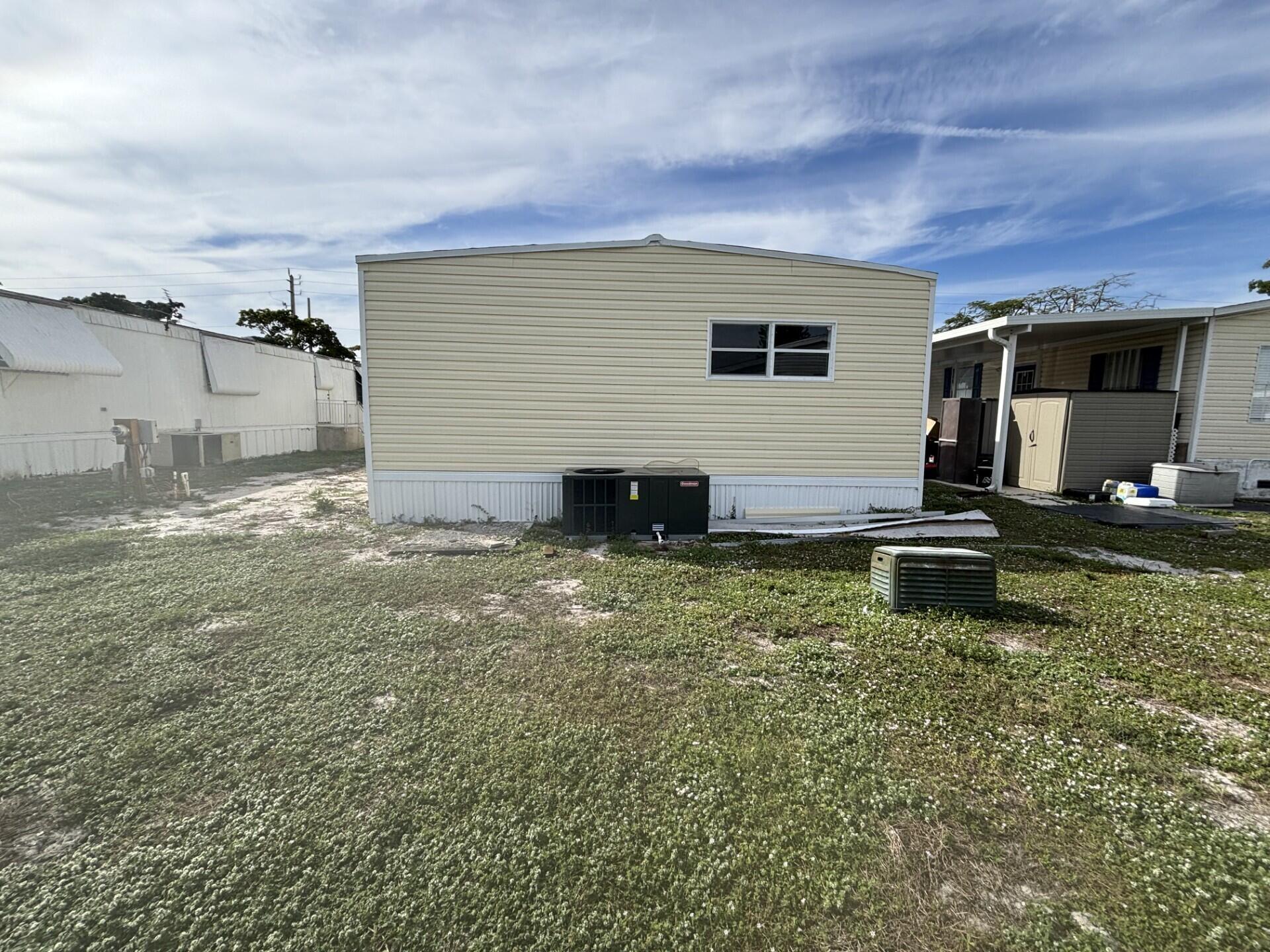 COUNTRY KNOLLS - Residential