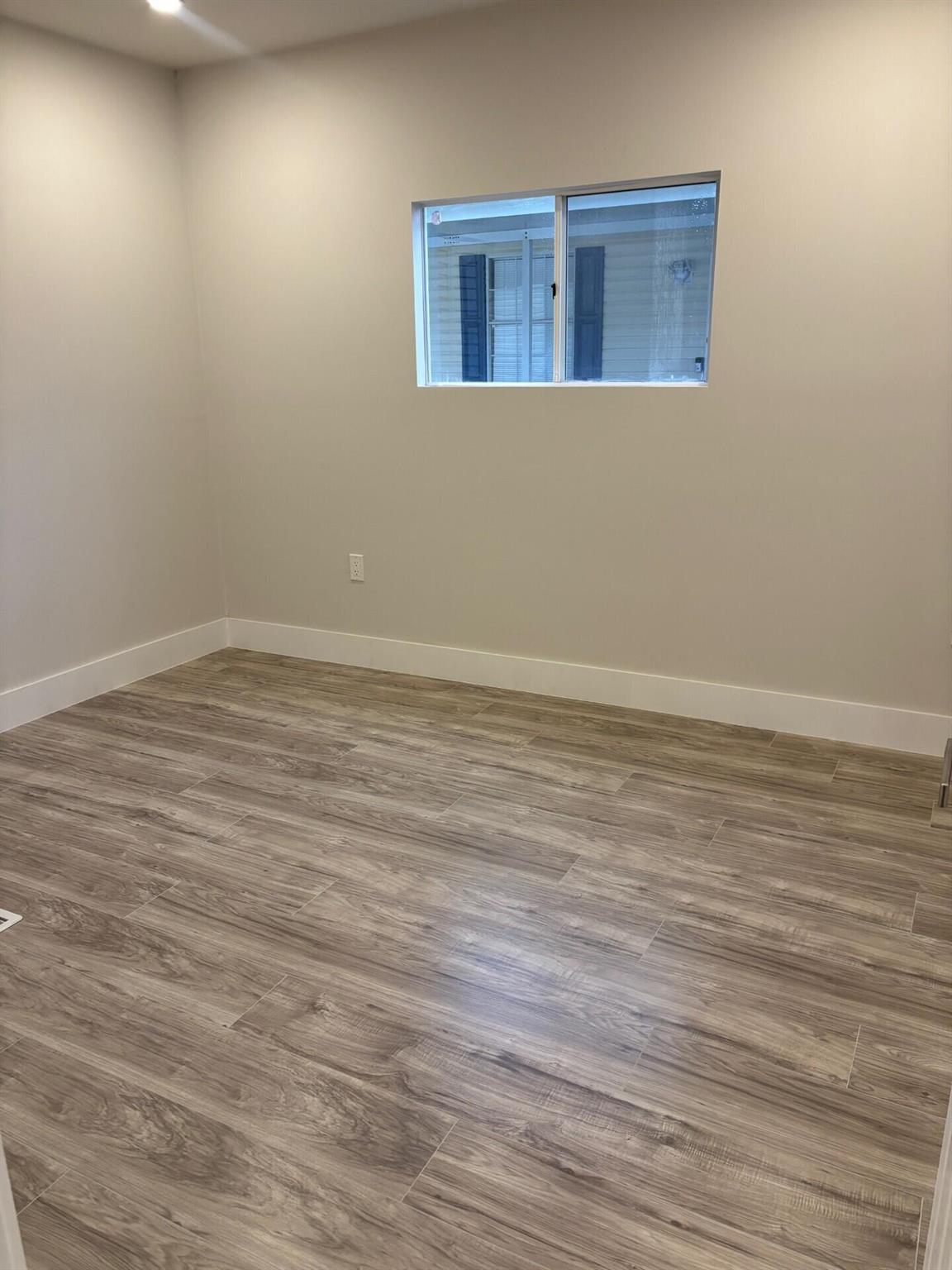 COUNTRY KNOLLS - Residential