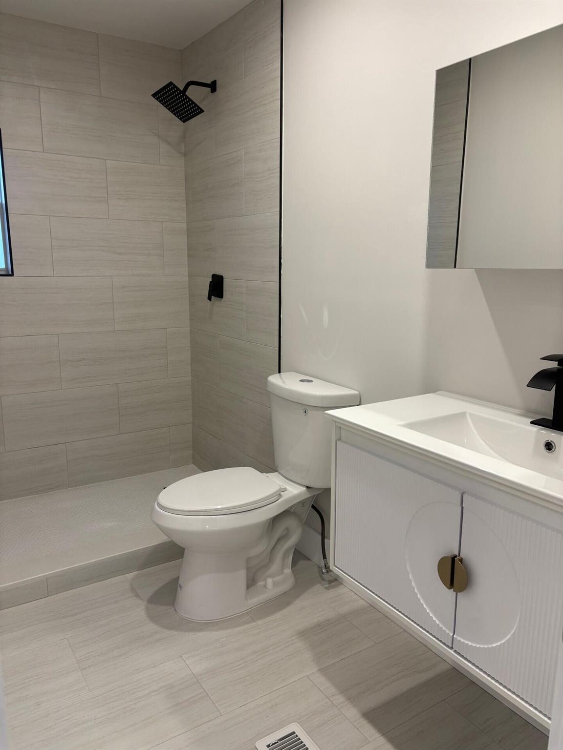 COUNTRY KNOLLS - Residential