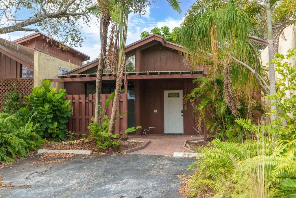 Photo of 6111 NW 32nd Terrace #6111, Fort Lauderdale, FL 33309 (MLS # F10552149)