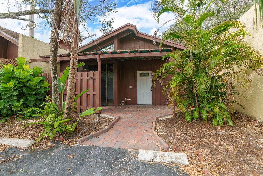 Photo of 6111 NW 32nd Terrace #6111, Fort Lauderdale, FL 33309 (MLS # F10552149)