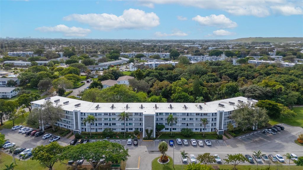 Photo of 1032 Oakridge D #1032, Deerfield Beach, FL 33442 (MLS # F10538833)