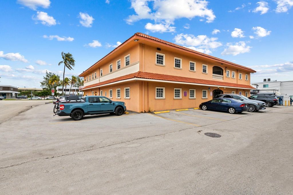 Photo of 2800 E Commercial Boulevard #212, Fort Lauderdale, FL 33308 (MLS # F10494569)