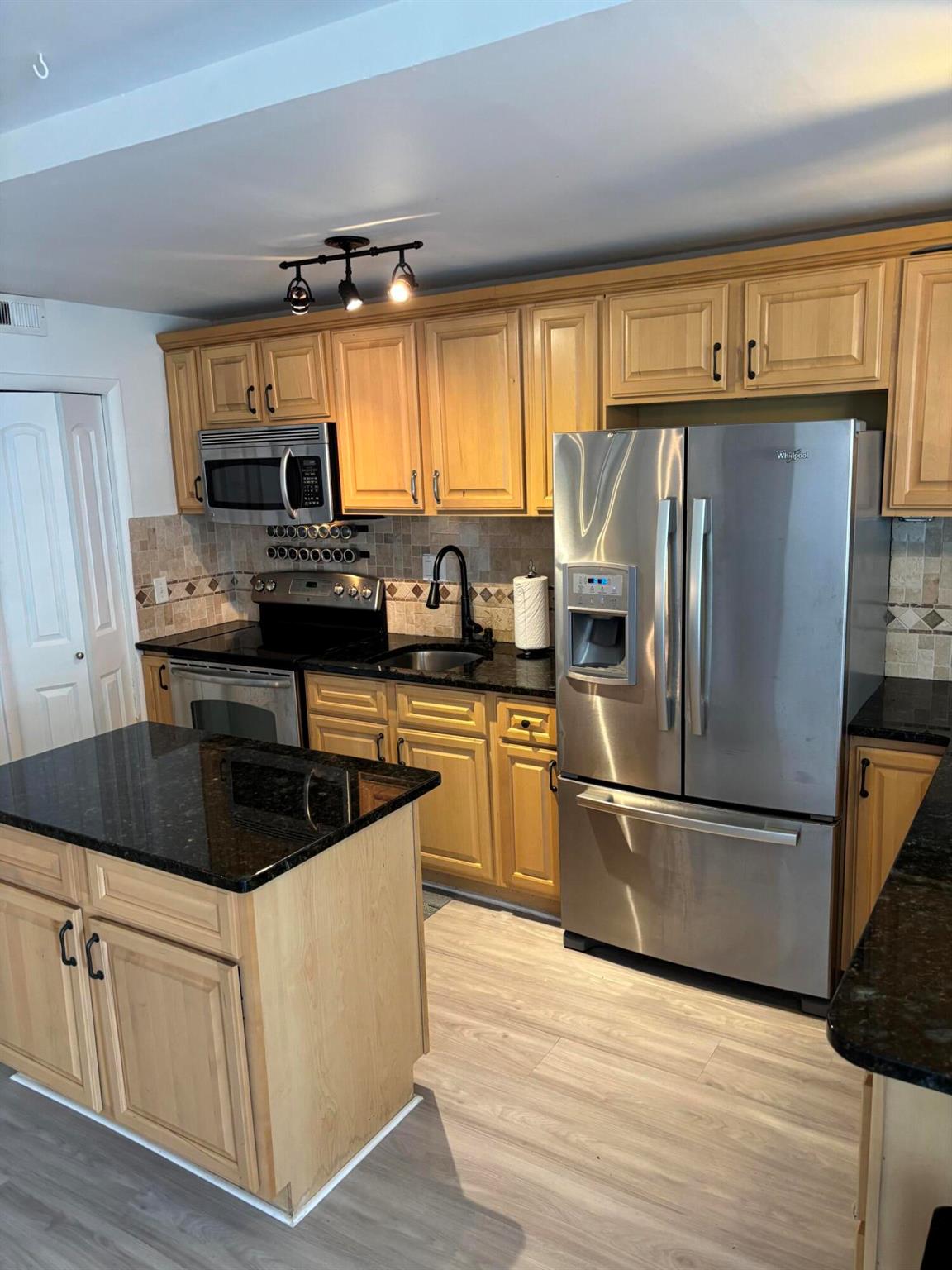 COLONIAL RIDGE - Residential Lease