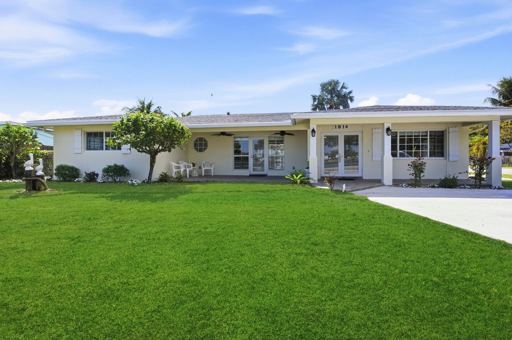 Photo of 1814 Lake Osborne Drive, Lake Worth Beach, FL 33461 (MLS # B26004320)