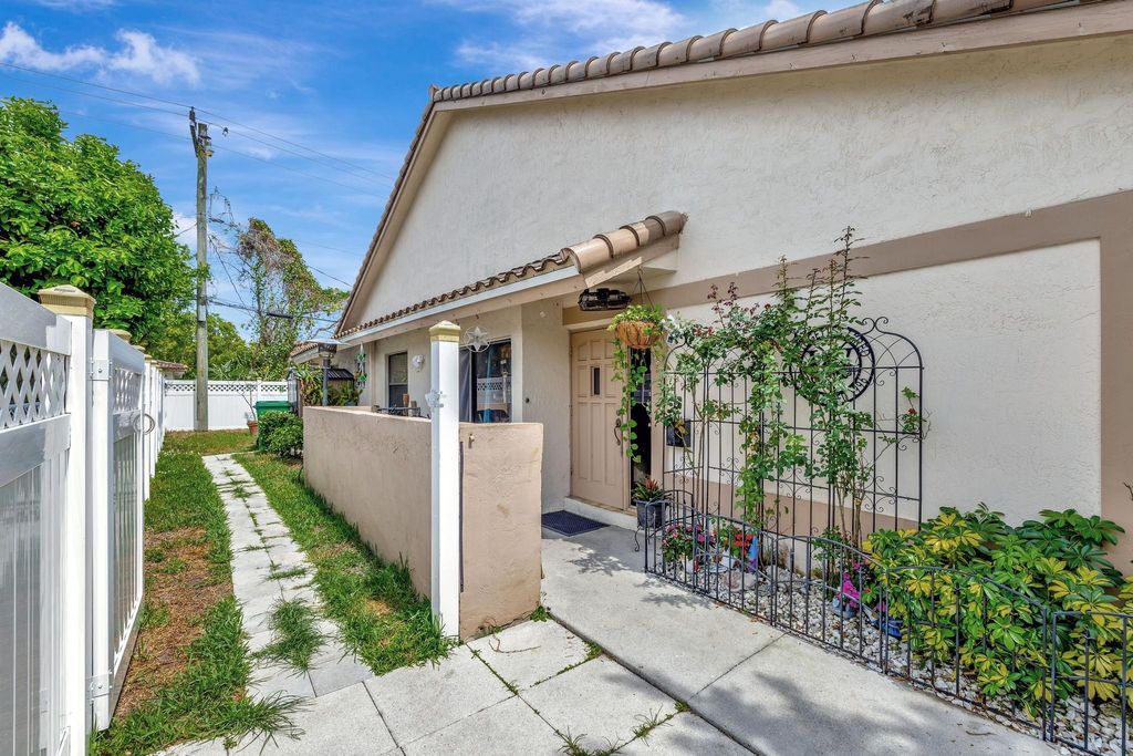 Photo of 4105 NW 78th Terrace, Coral Springs, FL 33065 (MLS # F10501621)