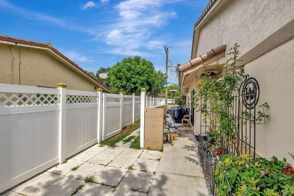 Photo of 4105 NW 78th Terrace, Coral Springs, FL 33065 (MLS # F10501621)