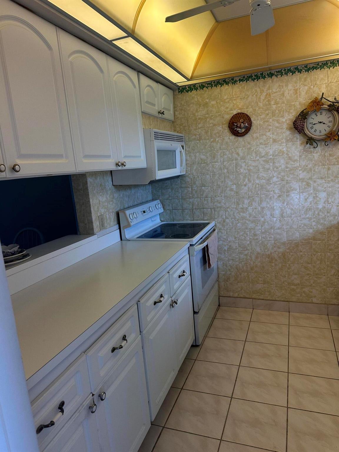 12021 W Greenway Drive 206