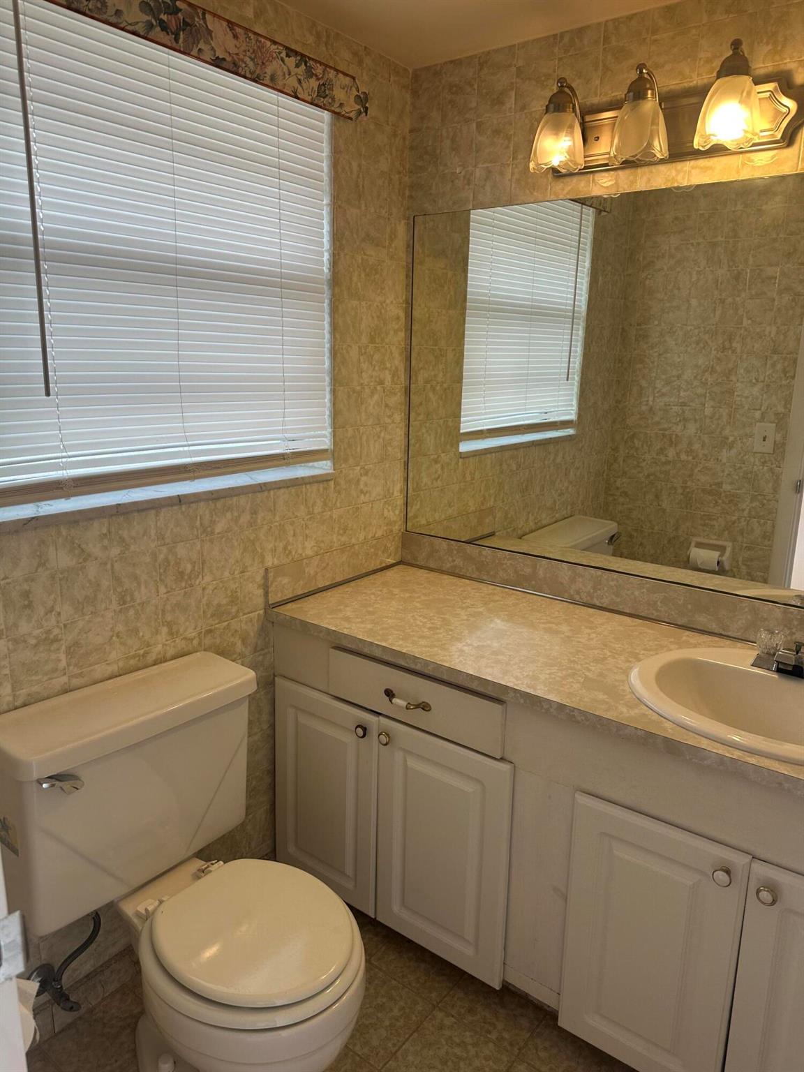 12021 W Greenway Drive 206