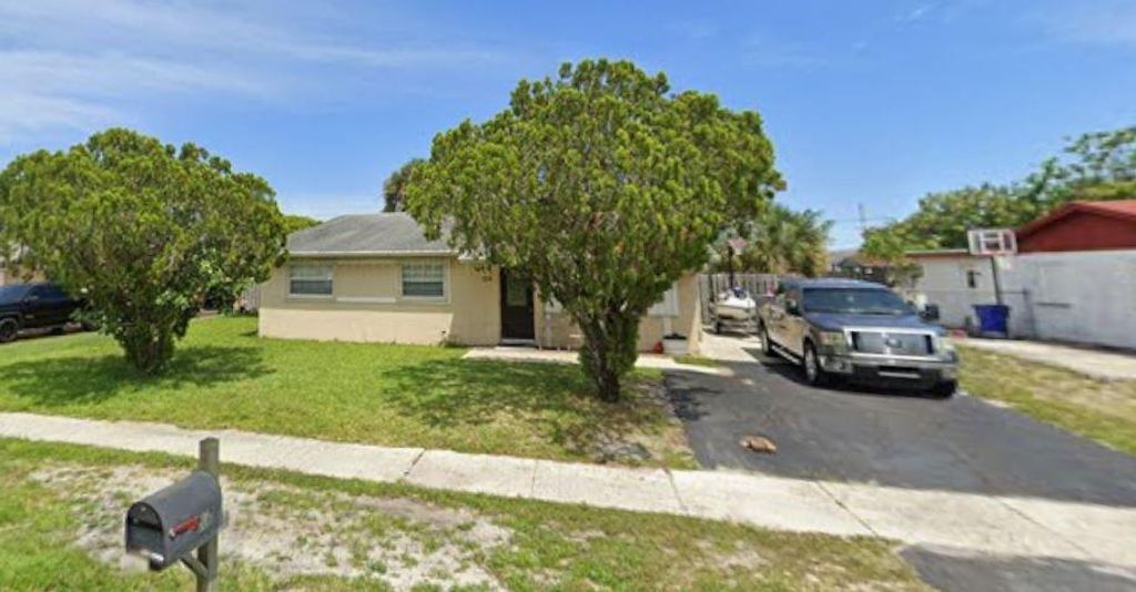 Photo of 514 NW 3rd Ave, Deerfield Beach, FL 33441 (MLS # F10540988)
