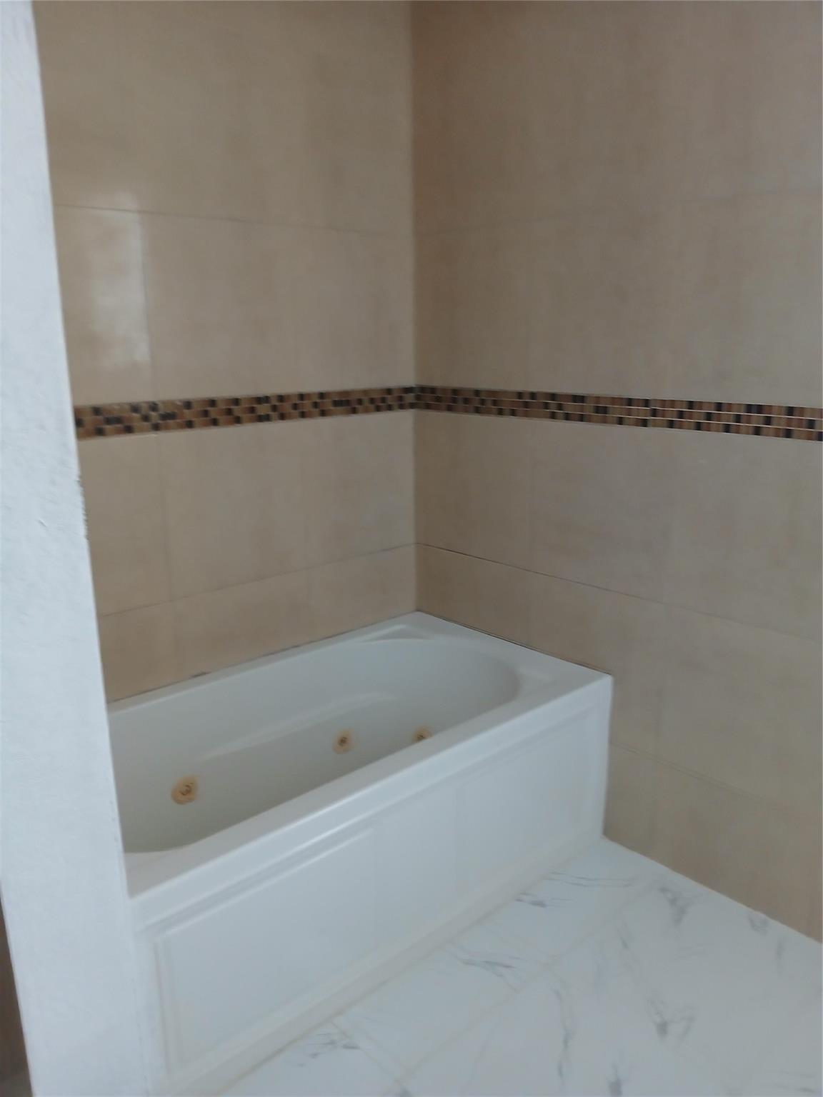 Commonwealth Gardens 74-4 - Residential Lease