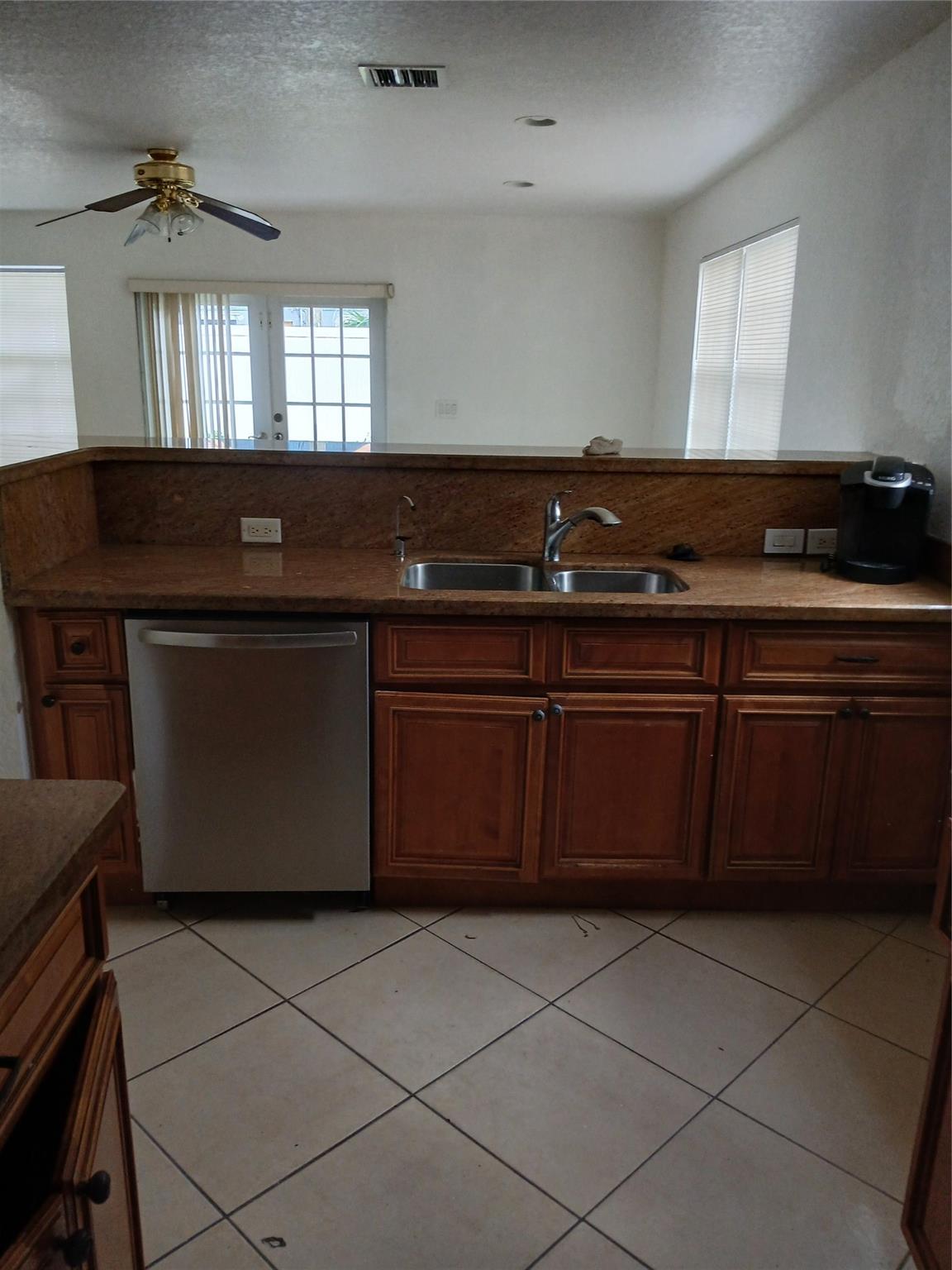 Commonwealth Gardens 74-4 - Residential Lease