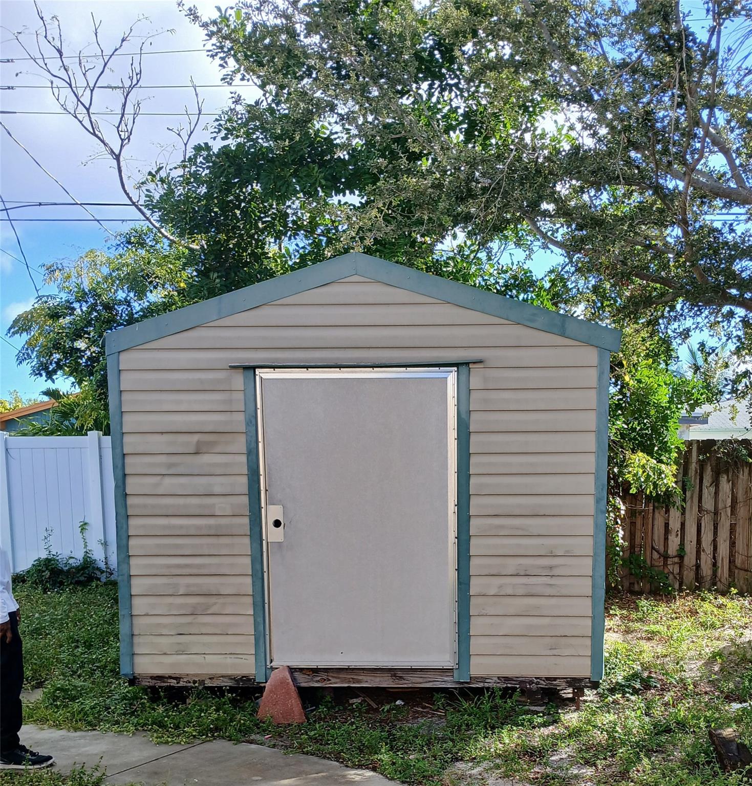 Commonwealth Gardens 74-4 - Residential Lease