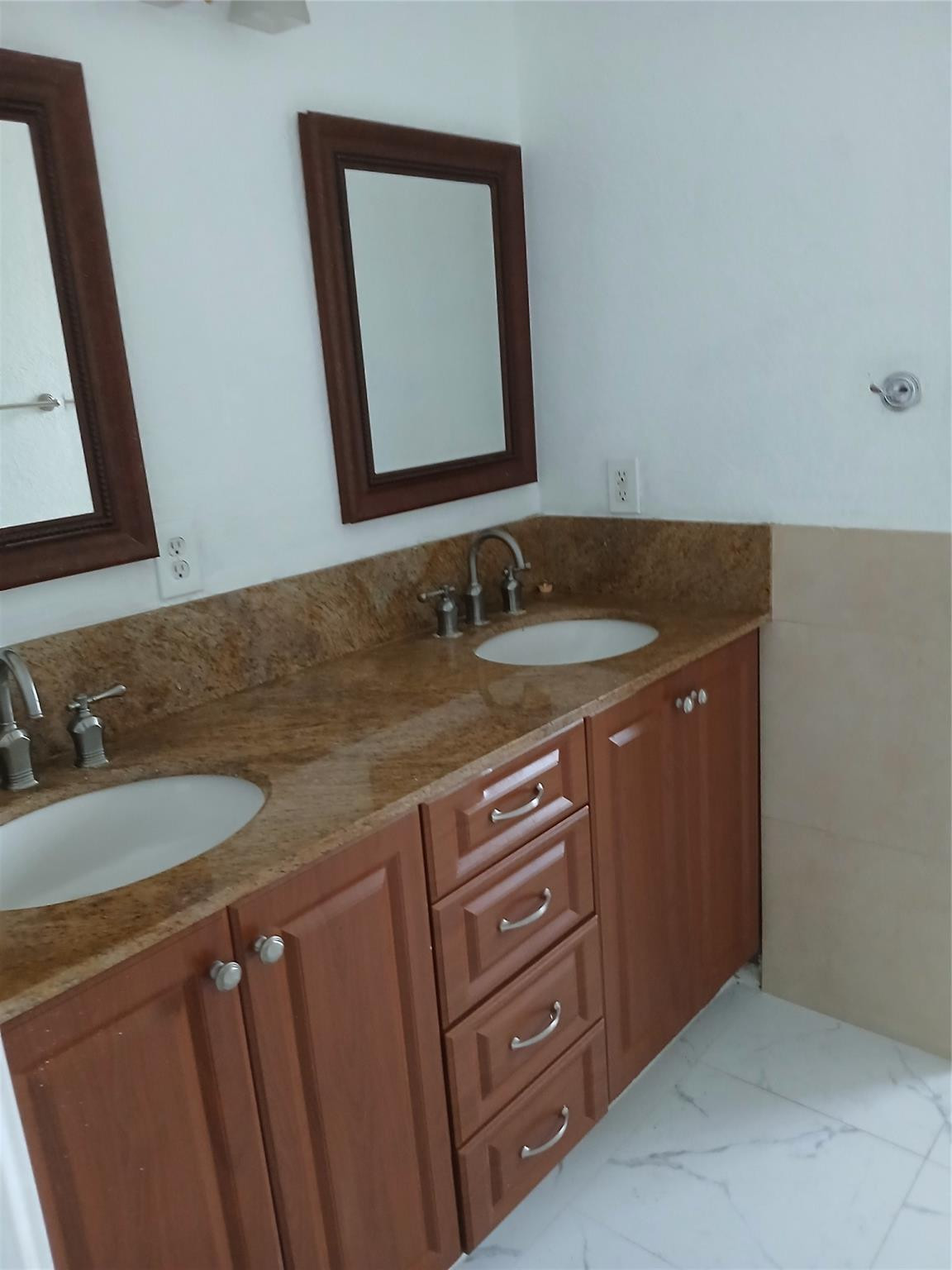 Commonwealth Gardens 74-4 - Residential Lease