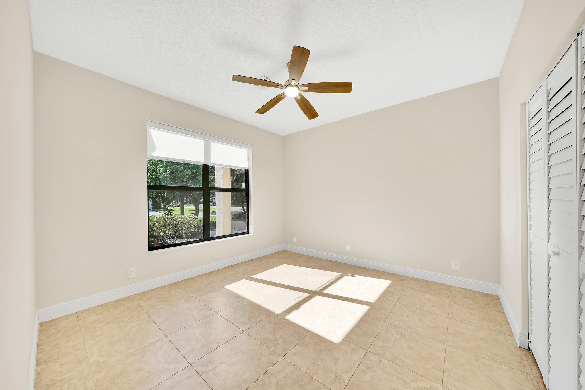 GLENOAKS - Residential