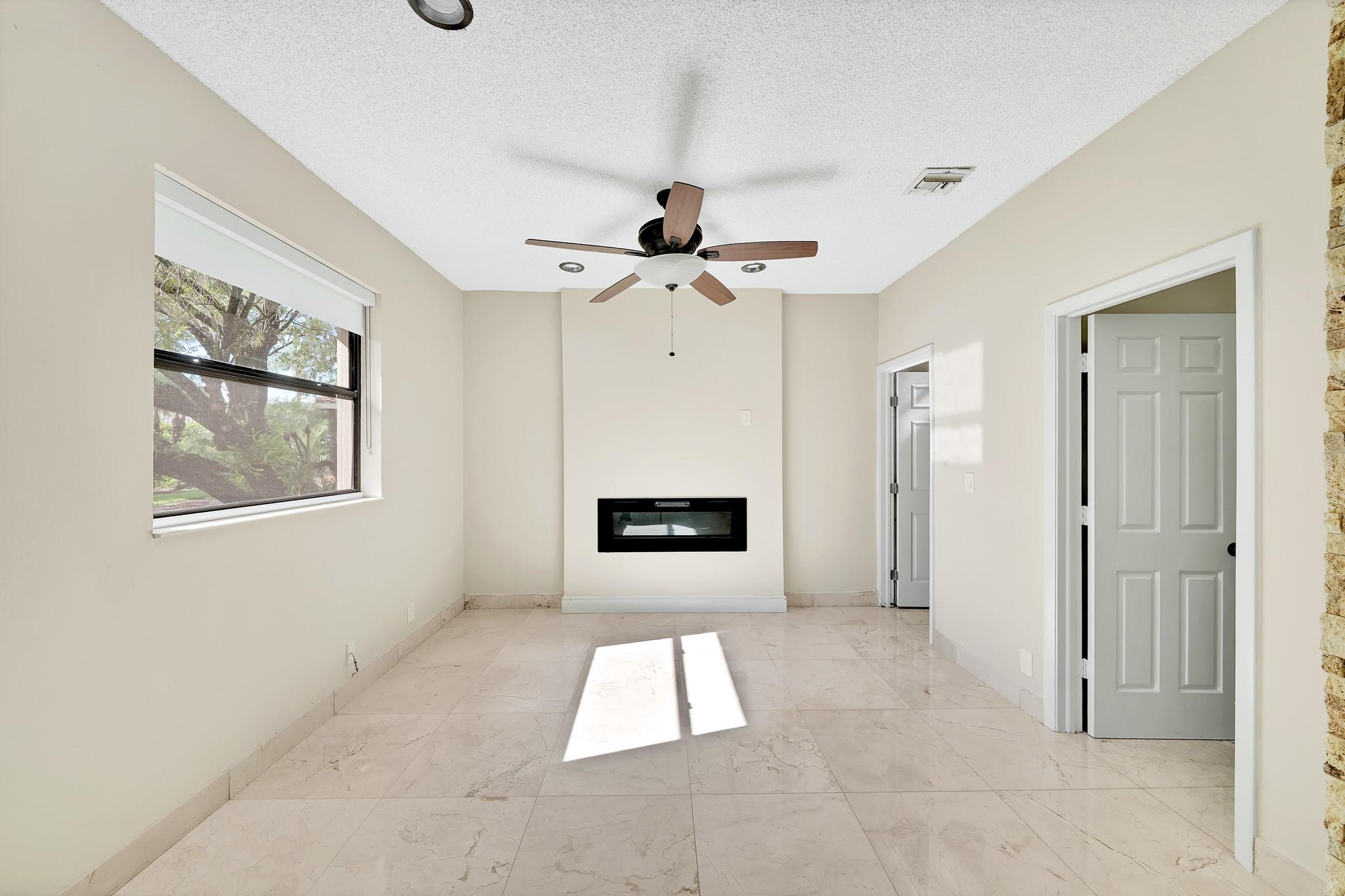GLENOAKS - Residential