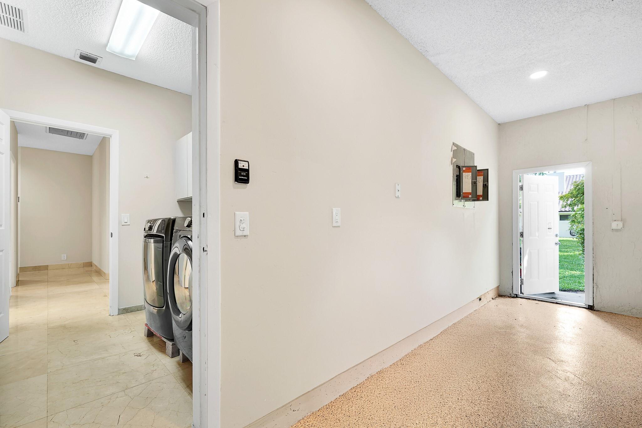 GLENOAKS - Residential