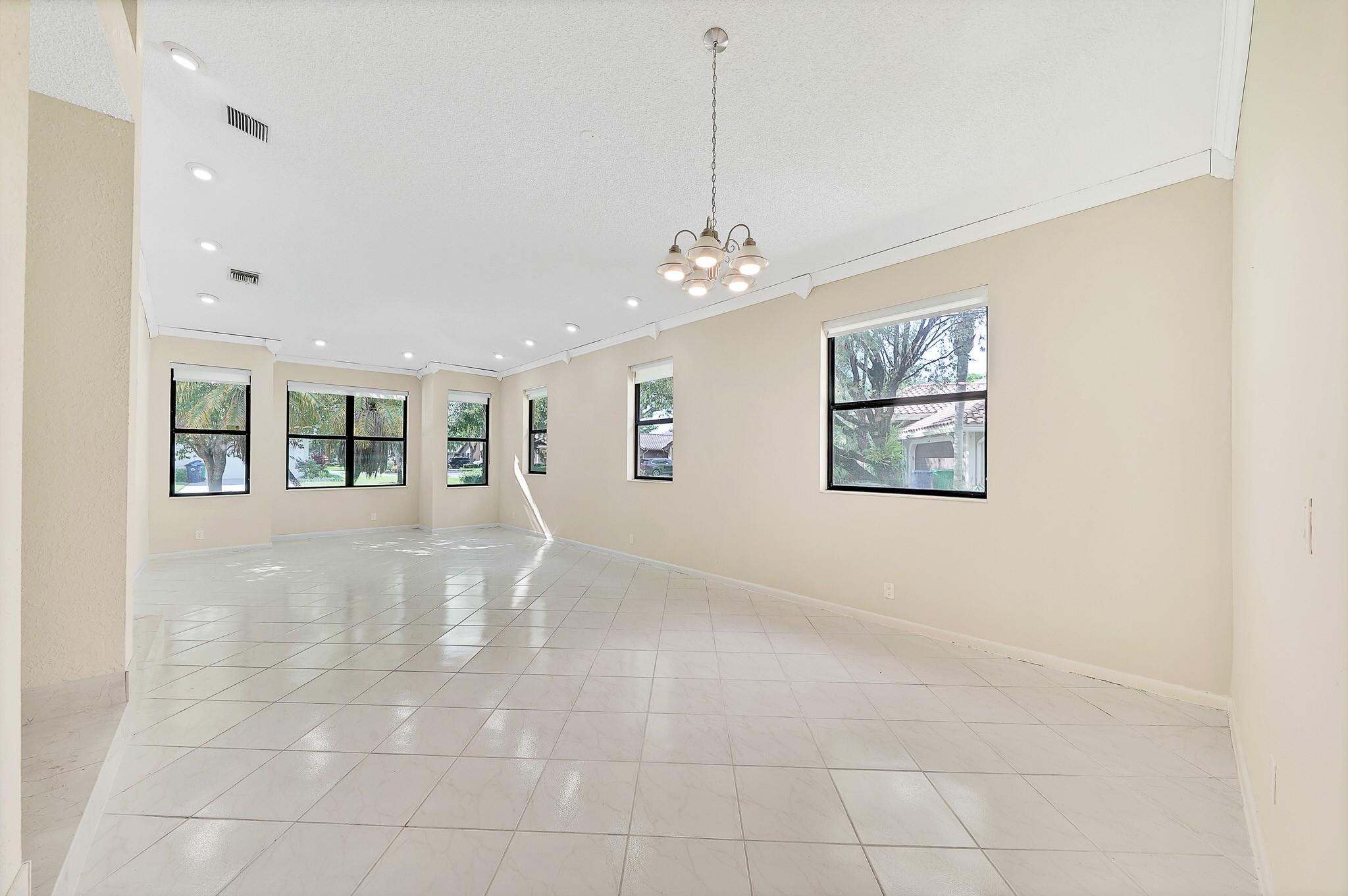 GLENOAKS - Residential