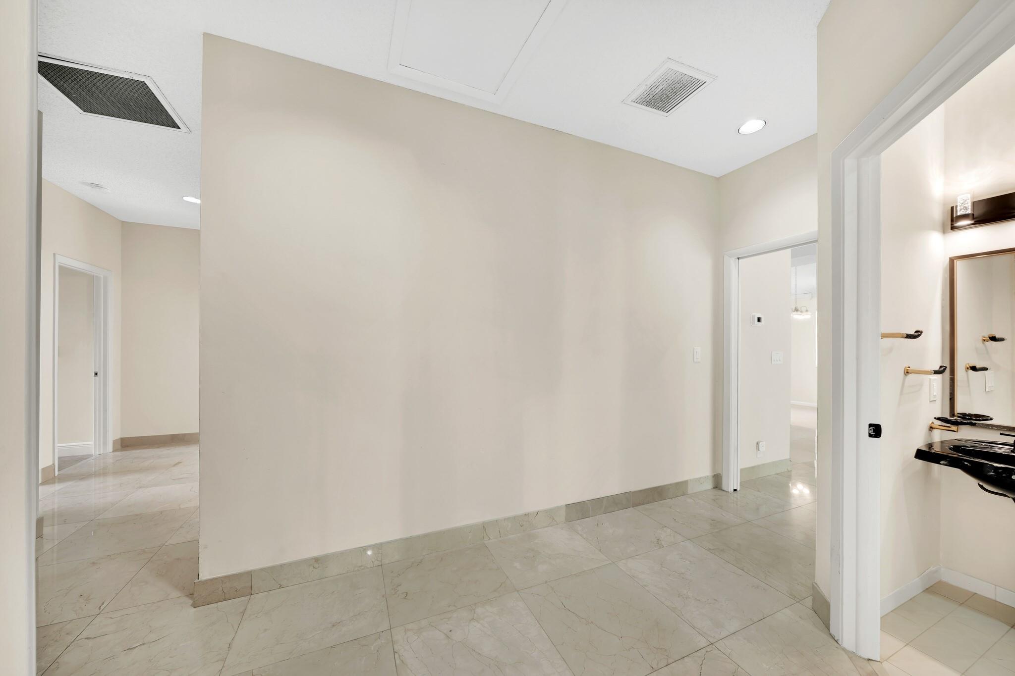 GLENOAKS - Residential