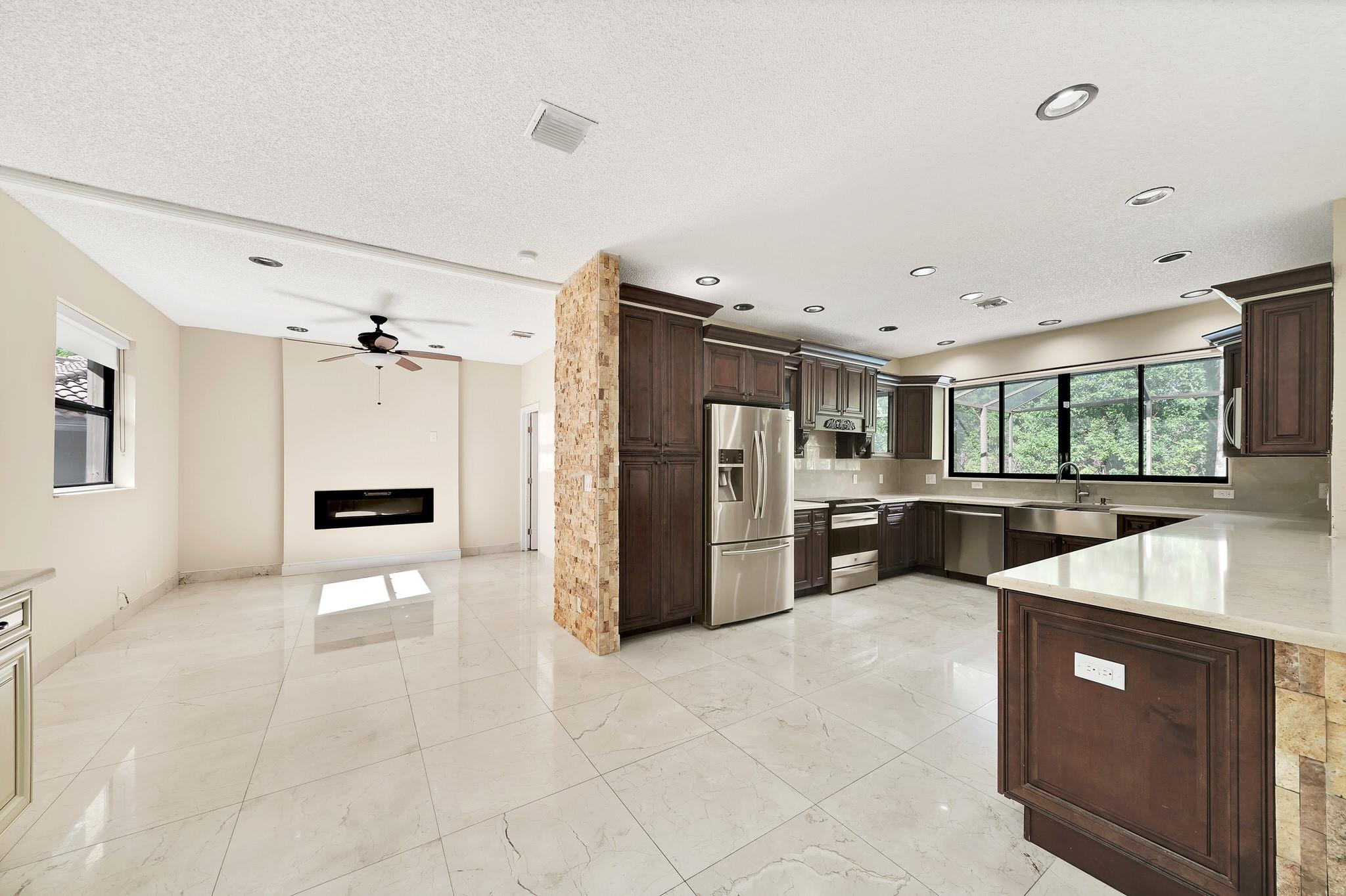 GLENOAKS - Residential