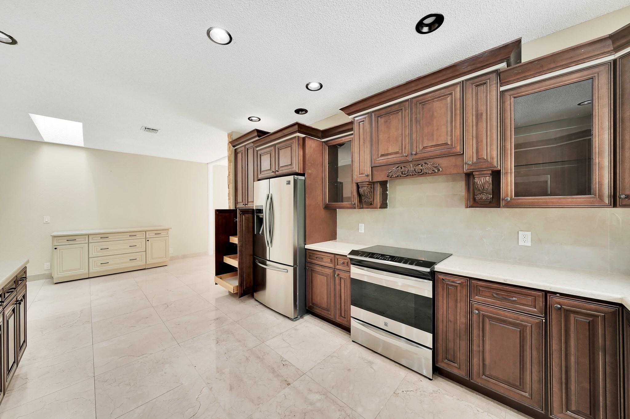 GLENOAKS - Residential