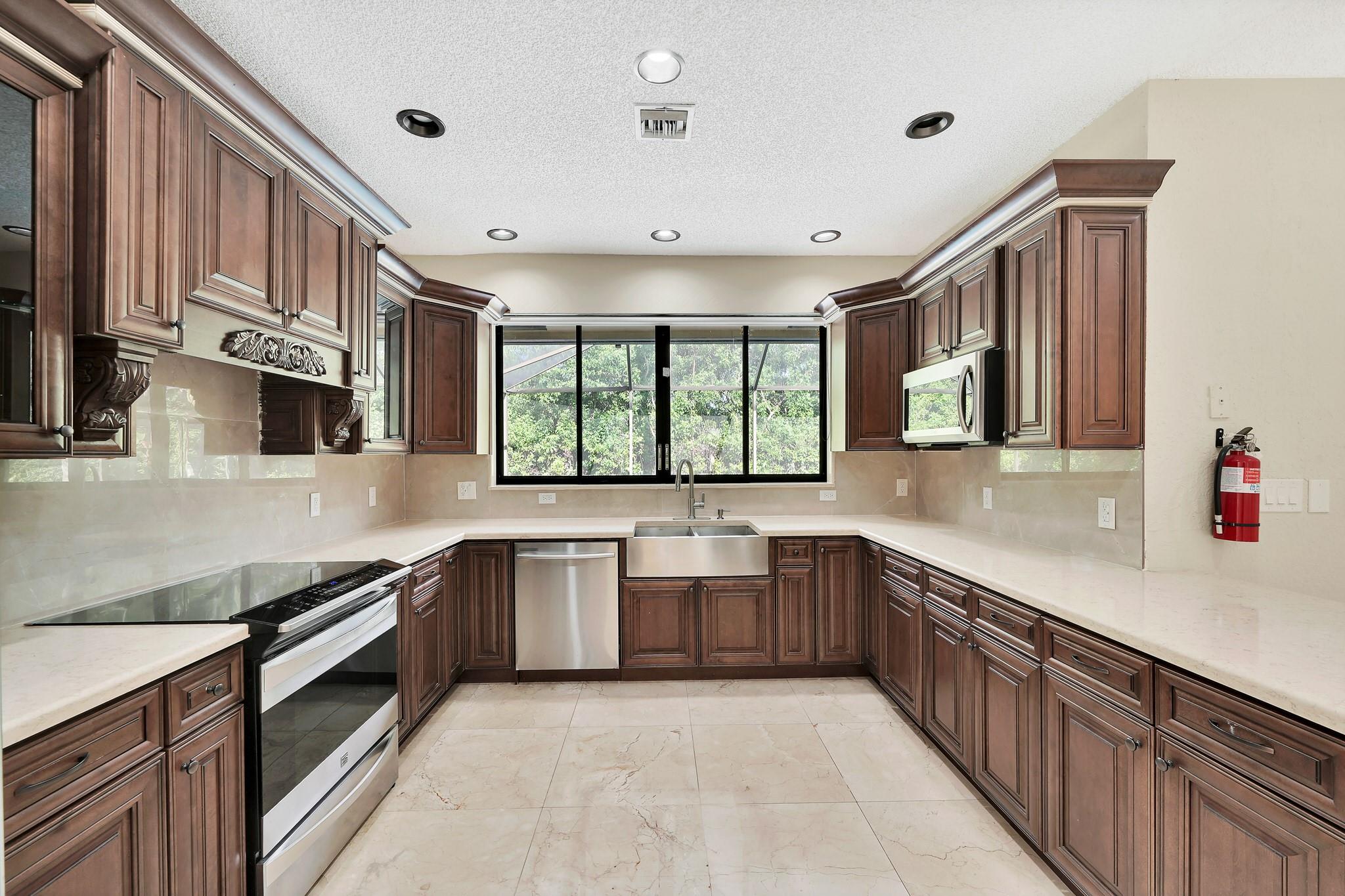 GLENOAKS - Residential
