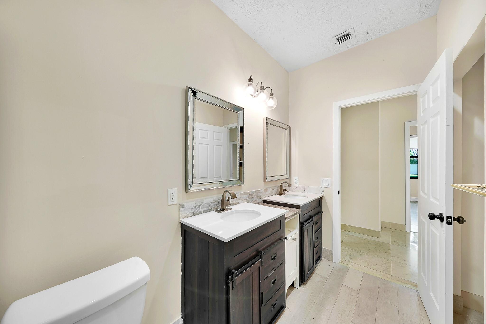 GLENOAKS - Residential