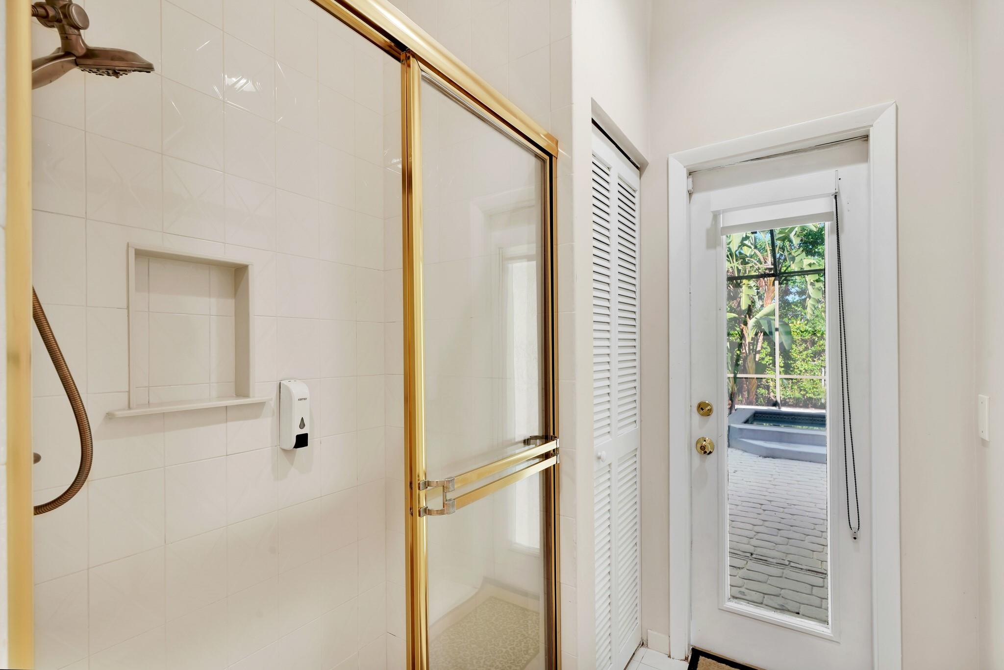 GLENOAKS - Residential