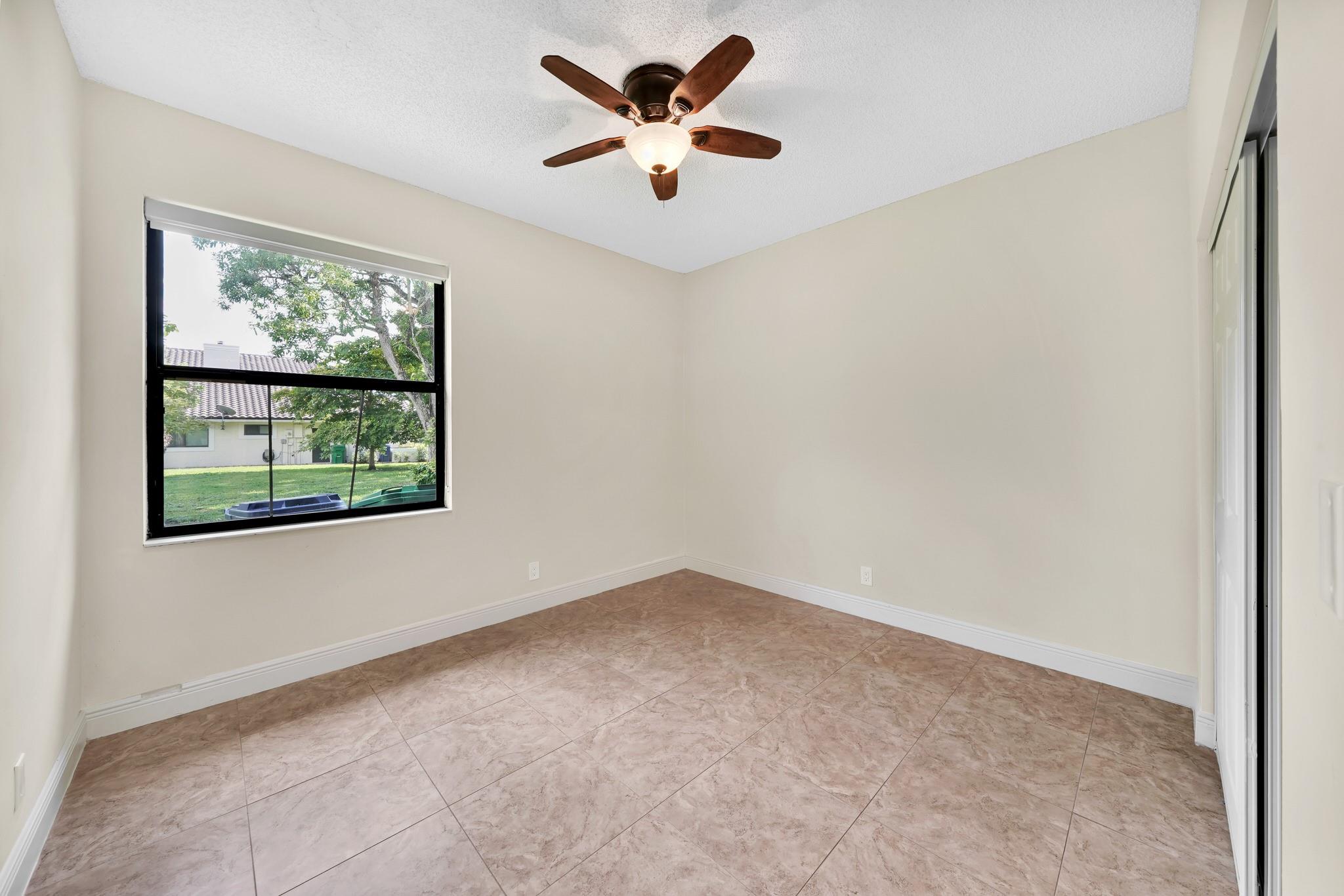 GLENOAKS - Residential