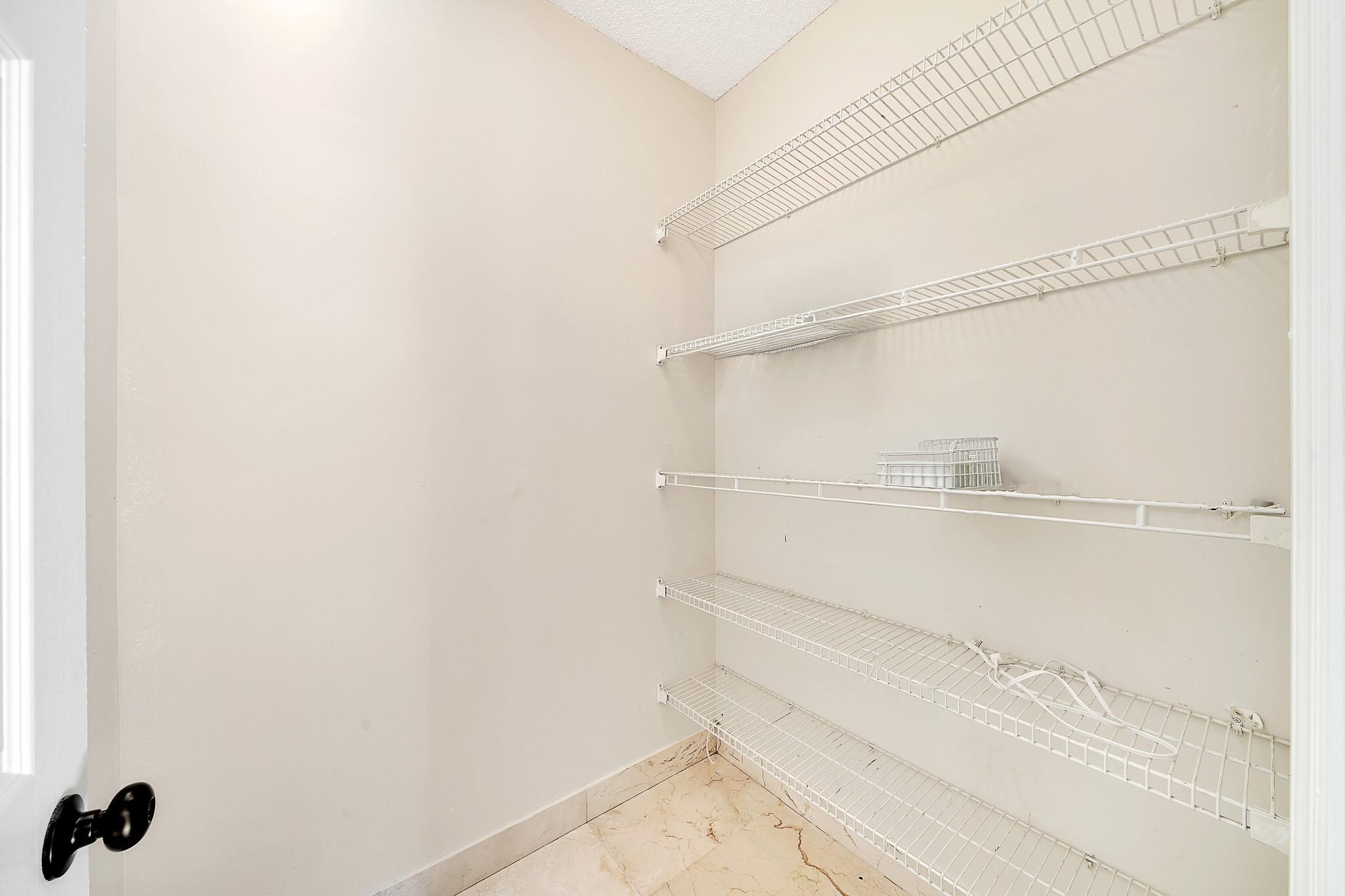 GLENOAKS - Residential