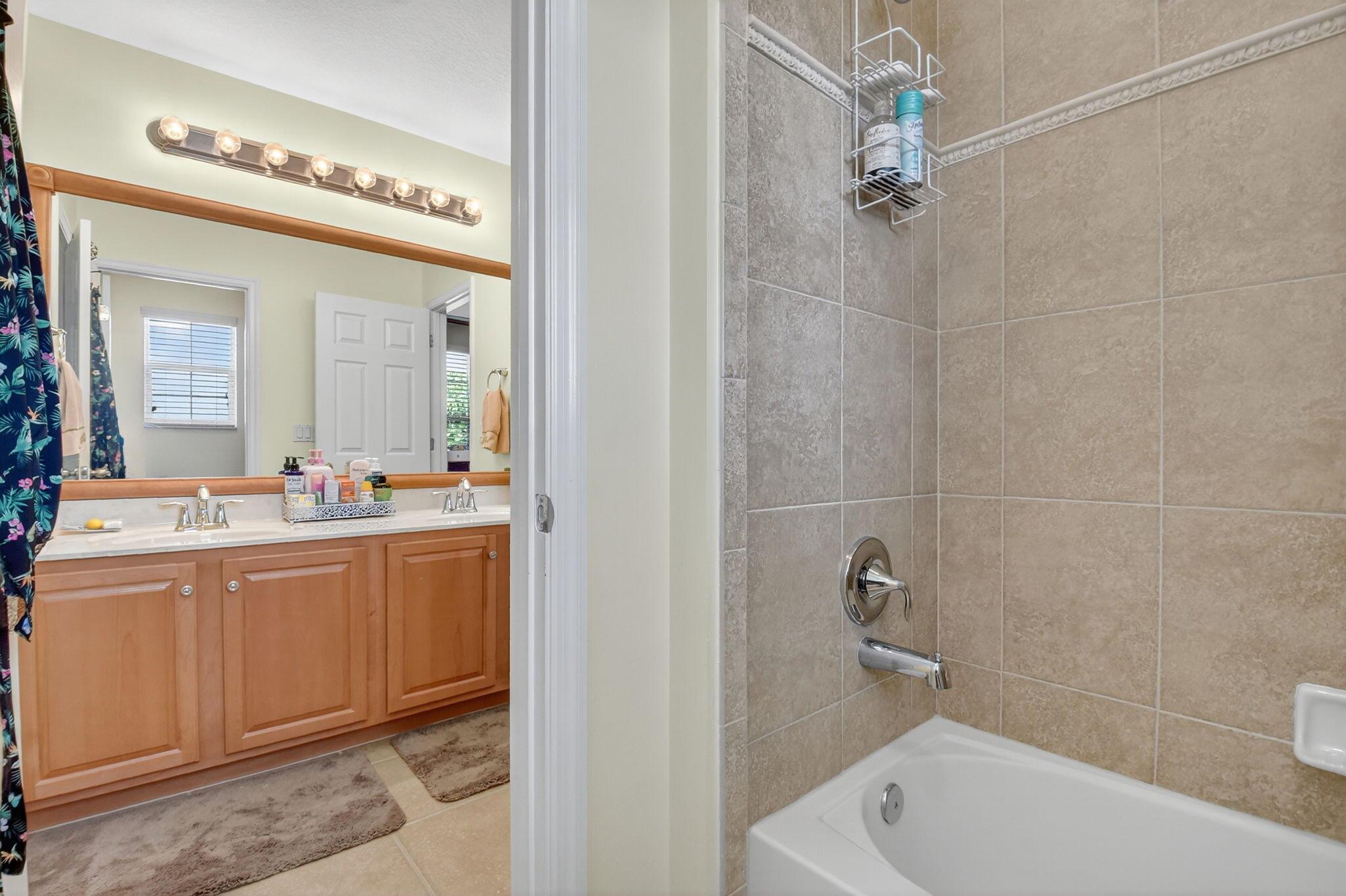 OAKMONT ESTATES PUD - Residential Lease