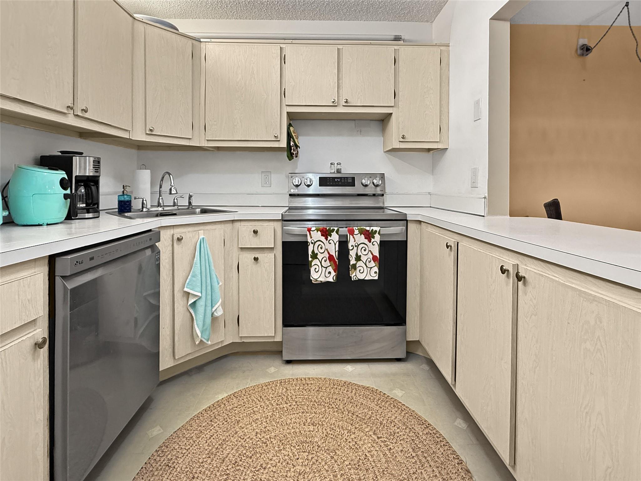 Pine Ridge Condo 03 South - Residential Lease