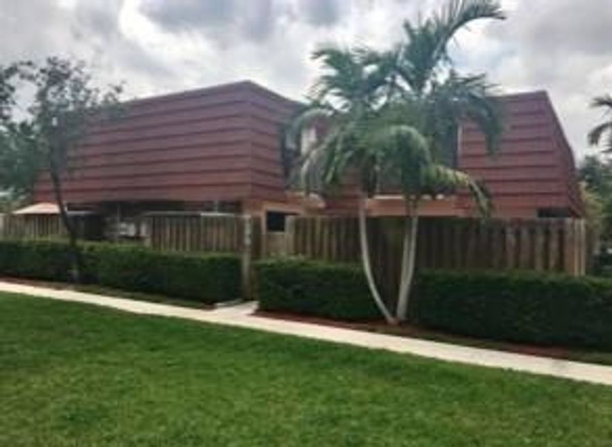 Beautiful 2 Bedroom 2 and 1/2 Bath 2 Story Townhouse. First Floor entry has am enclosed Patio as you enter. Nice floors in Large Family/Living room Combo.Dining area separate from living area