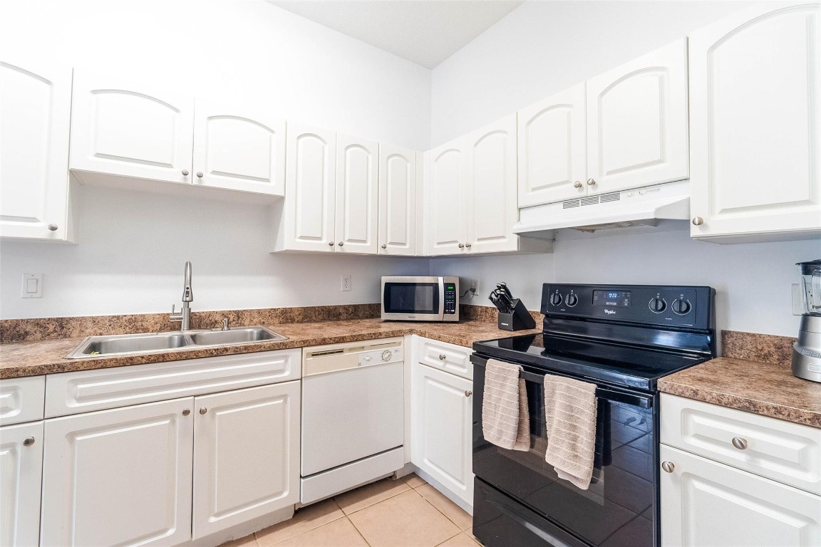 View photos, virtual tours, details... 2514 Venetian Court 2514