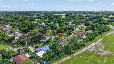 Tiny photo for 167 NW 49TH Avenue, Plantation, FL 33317 (MLS # B26083722)