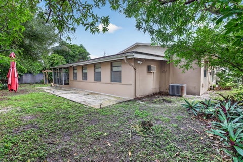 Tiny photo for 167 NW 49TH Avenue, Plantation, FL 33317 (MLS # B26083722)