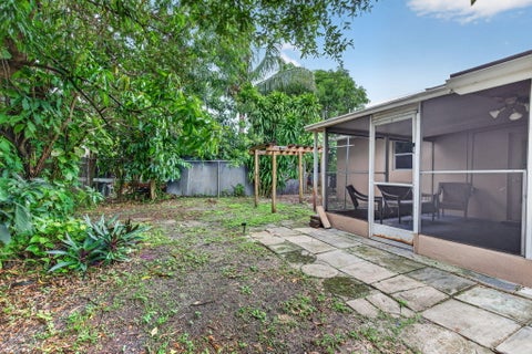Tiny photo for 167 NW 49TH Avenue, Plantation, FL 33317 (MLS # B26083722)