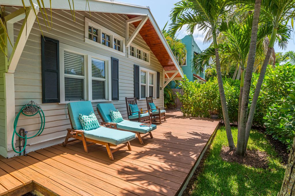 Photo of 715 Palm Street, West Palm Beach, FL 33401 (MLS # R11139409)